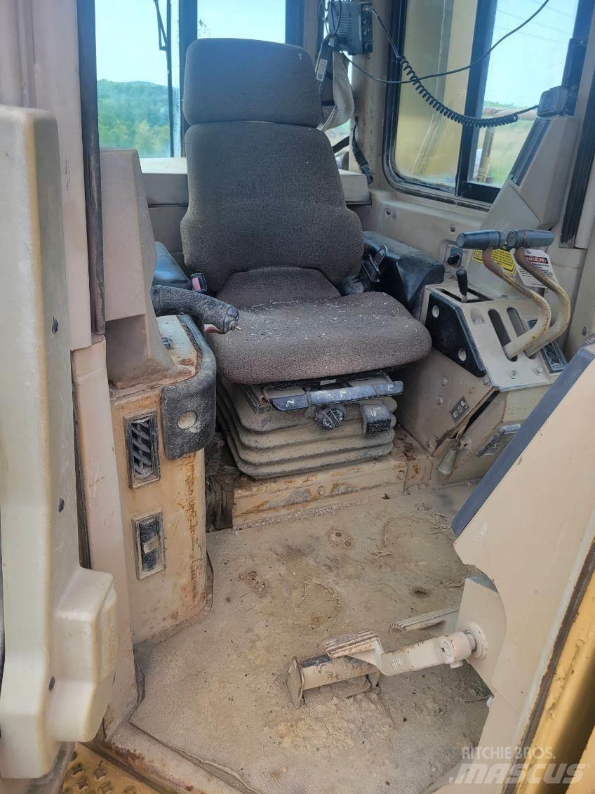 CAT D11N lánctalpas dózerek
