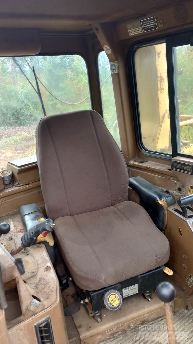 CAT D11N lánctalpas dózerek