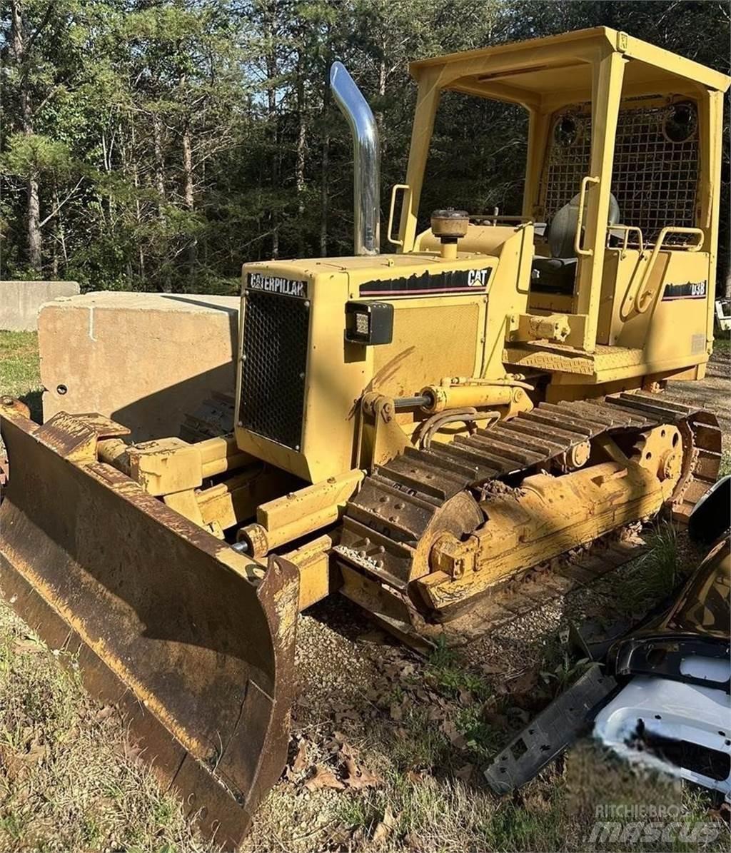 CAT D3B lánctalpas dózerek