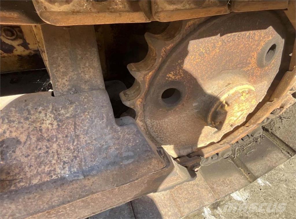 CAT D3B Z lánctalpas dózerek