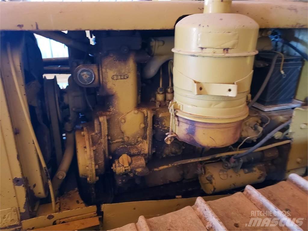 CAT D4 Csőfektető dózerek