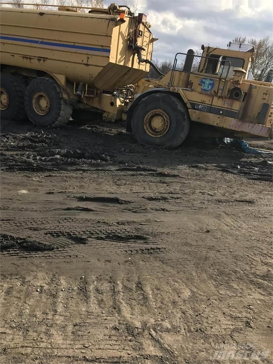 CAT D400 Tartályos teherautók