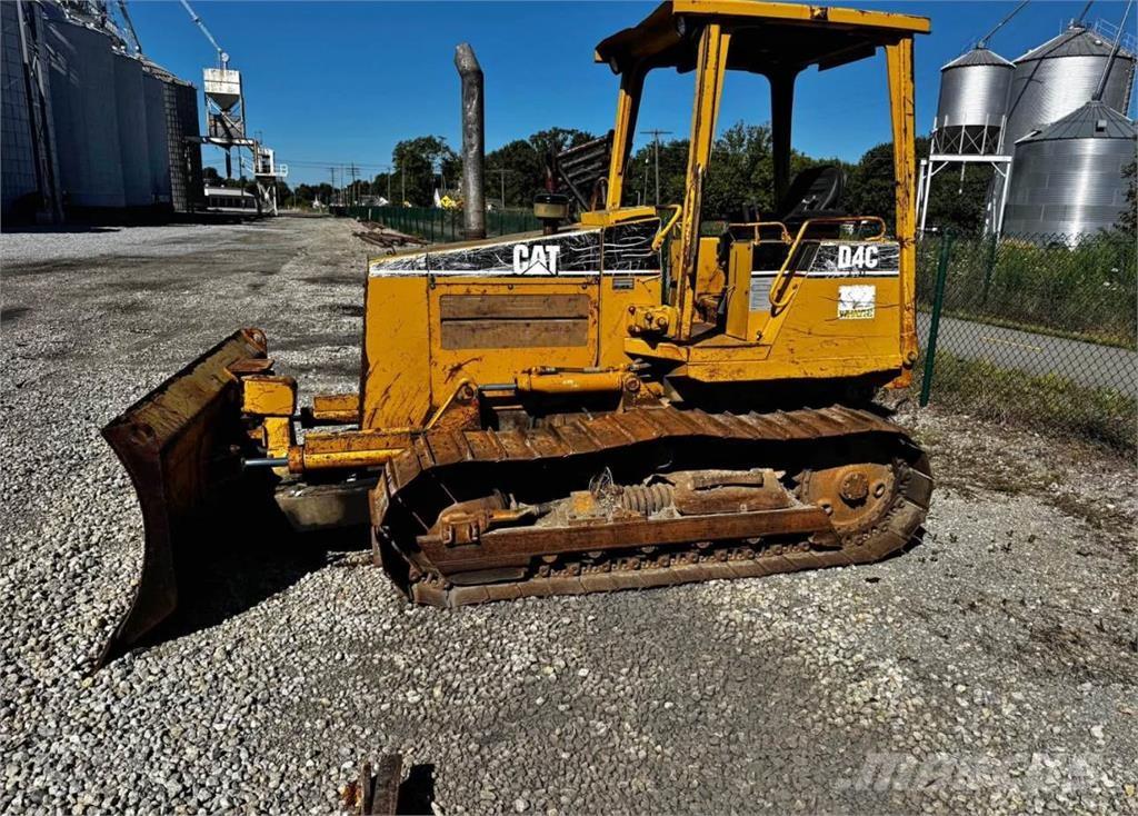 CAT D4C lánctalpas dózerek