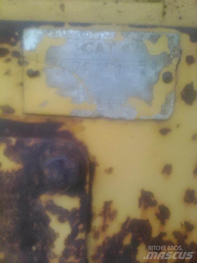 CAT D4D lánctalpas dózerek