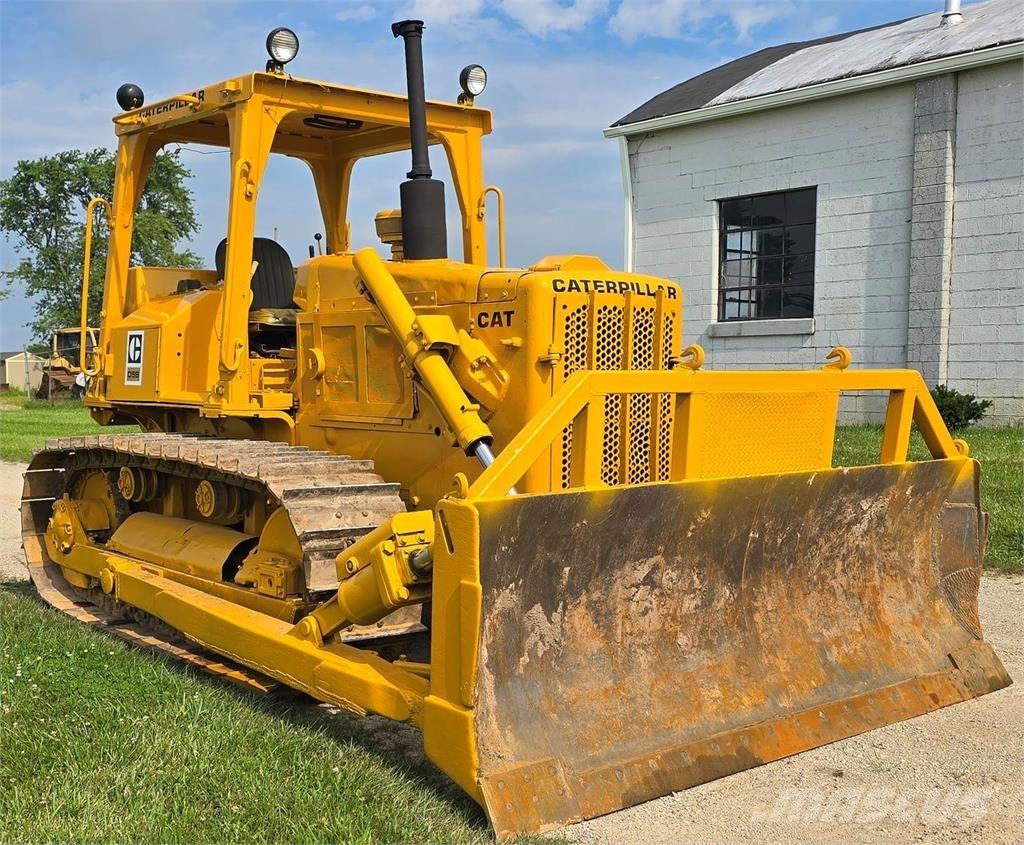 CAT D5B lánctalpas dózerek