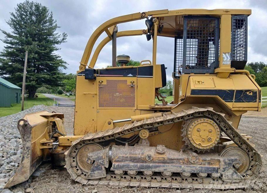CAT D5M lánctalpas dózerek