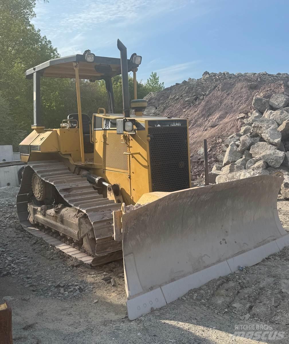 CAT D5M lánctalpas dózerek