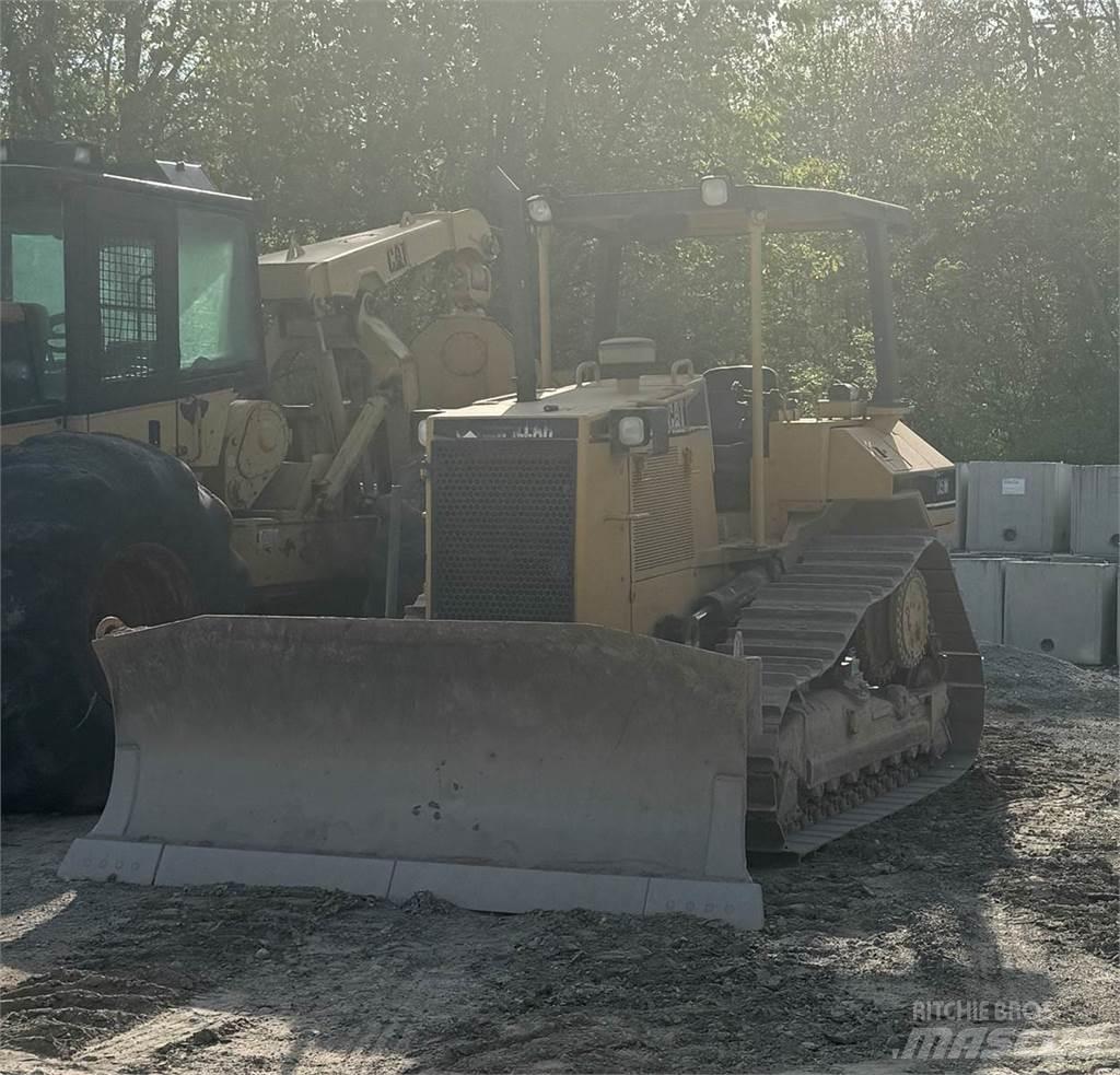 CAT D5M lánctalpas dózerek