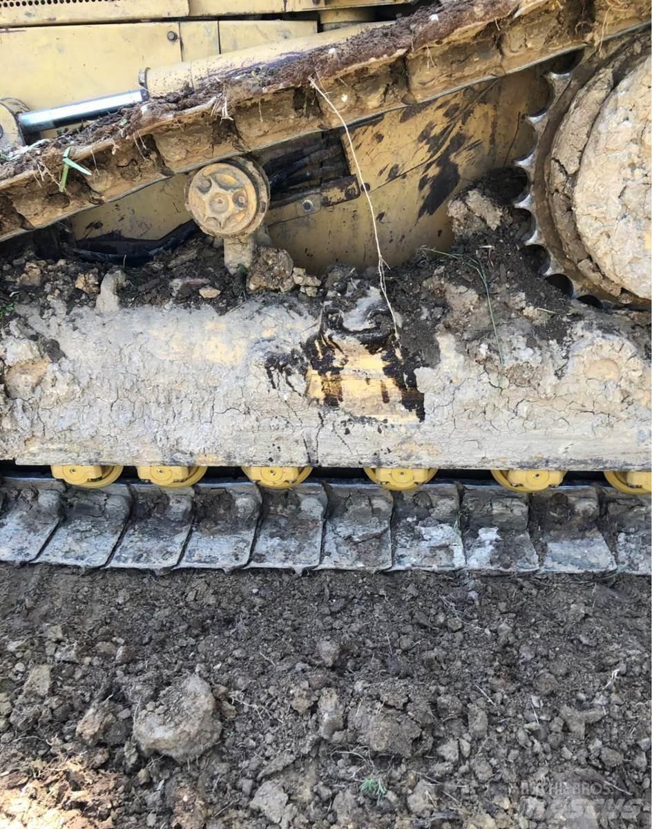CAT D5M lánctalpas dózerek