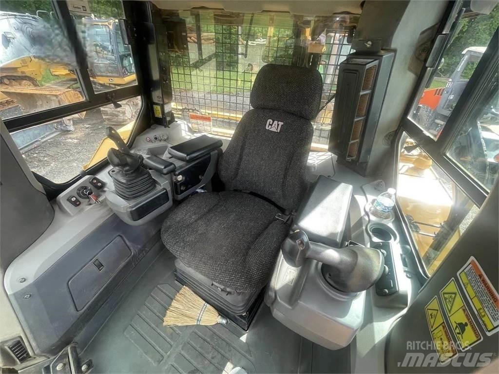 CAT D7E lánctalpas dózerek