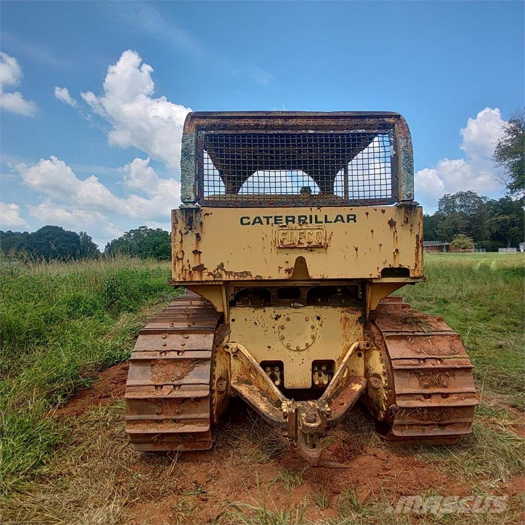 CAT D7E lánctalpas dózerek