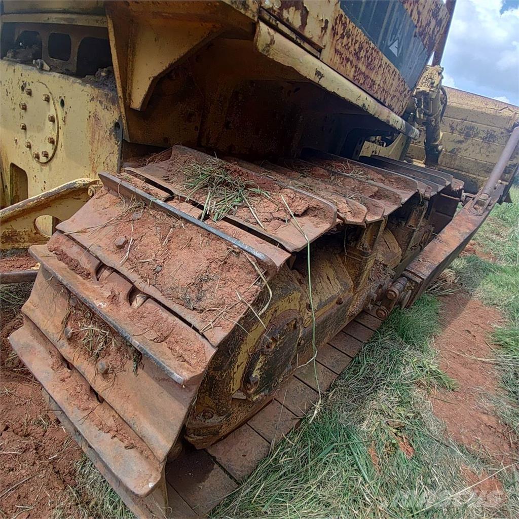 CAT D7E lánctalpas dózerek