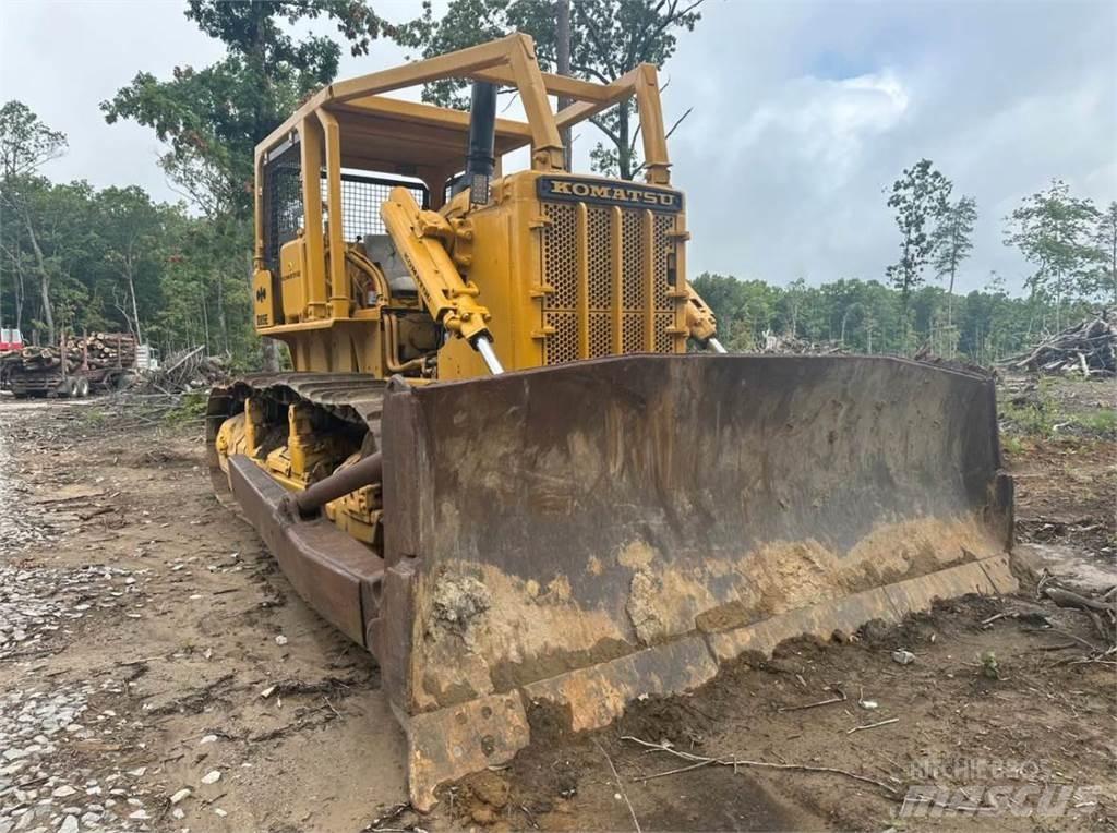 CAT D85E lánctalpas dózerek