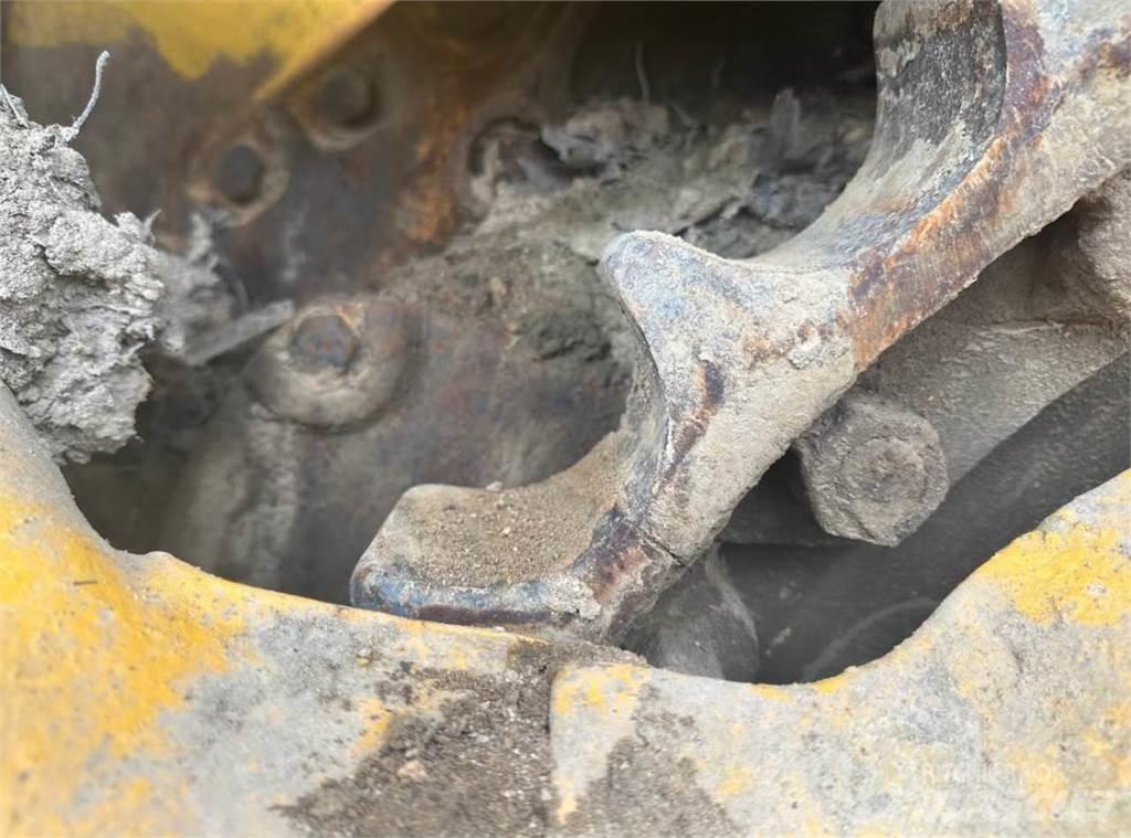 CAT D85E lánctalpas dózerek