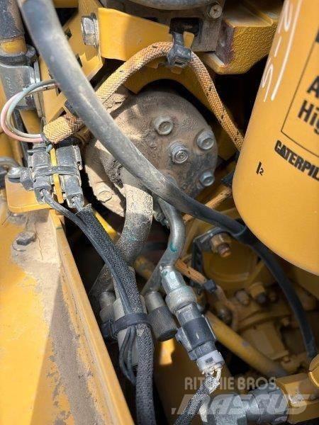 CAT D8T lánctalpas dózerek