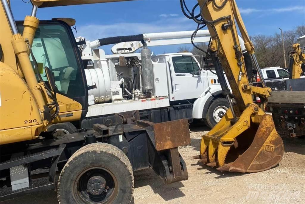 CAT M316C Gumikerekes kotrók