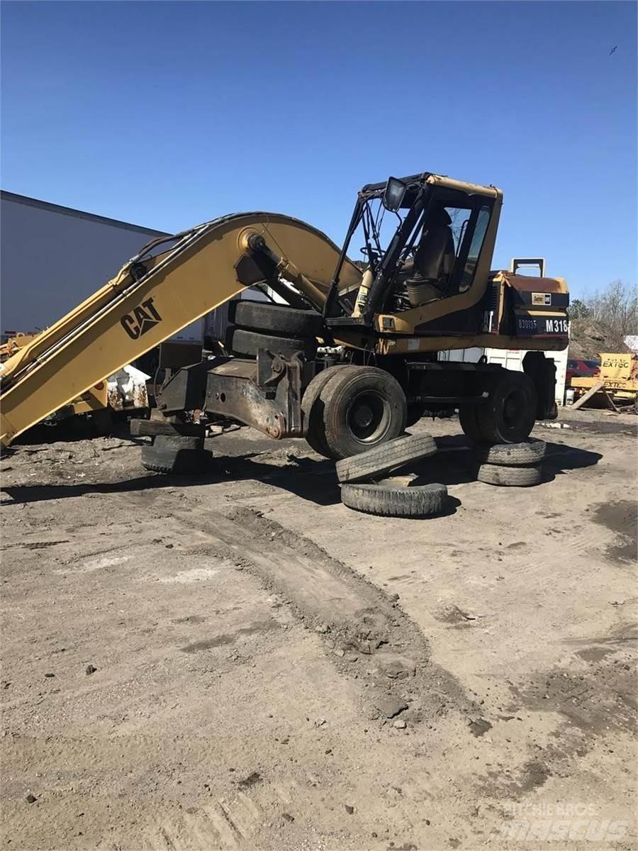 CAT M318 Gumikerekes kotrók