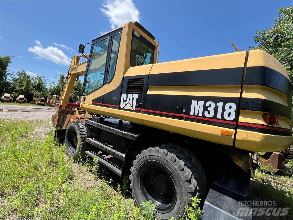 CAT M318 Gumikerekes kotrók
