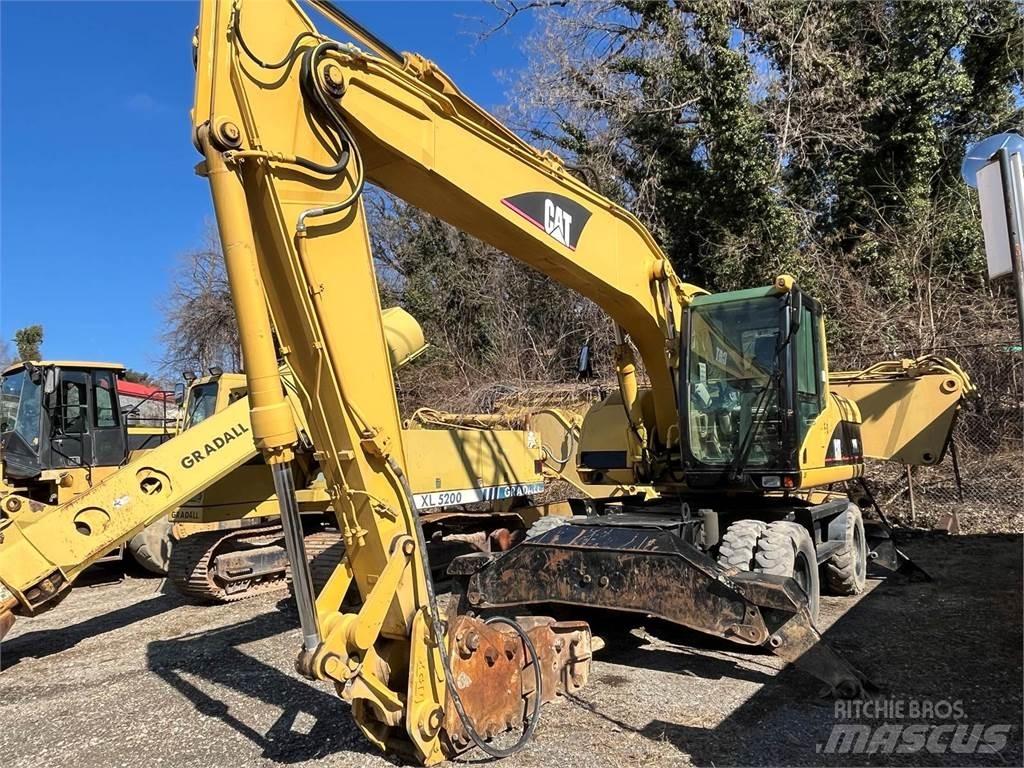 CAT M318C Gumikerekes kotrók