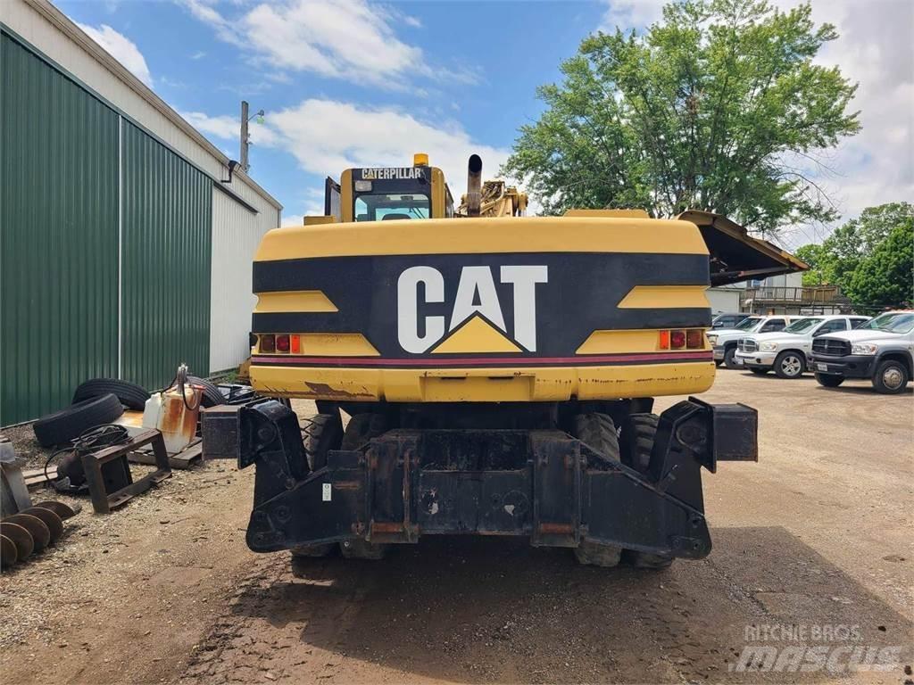 CAT M320 Gumikerekes kotrók