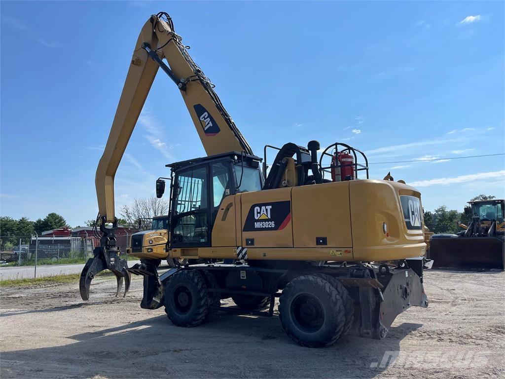 CAT MH3026 Bontásra használt kotrók