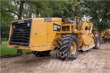 CAT RM300 Talajtömörítő gépek