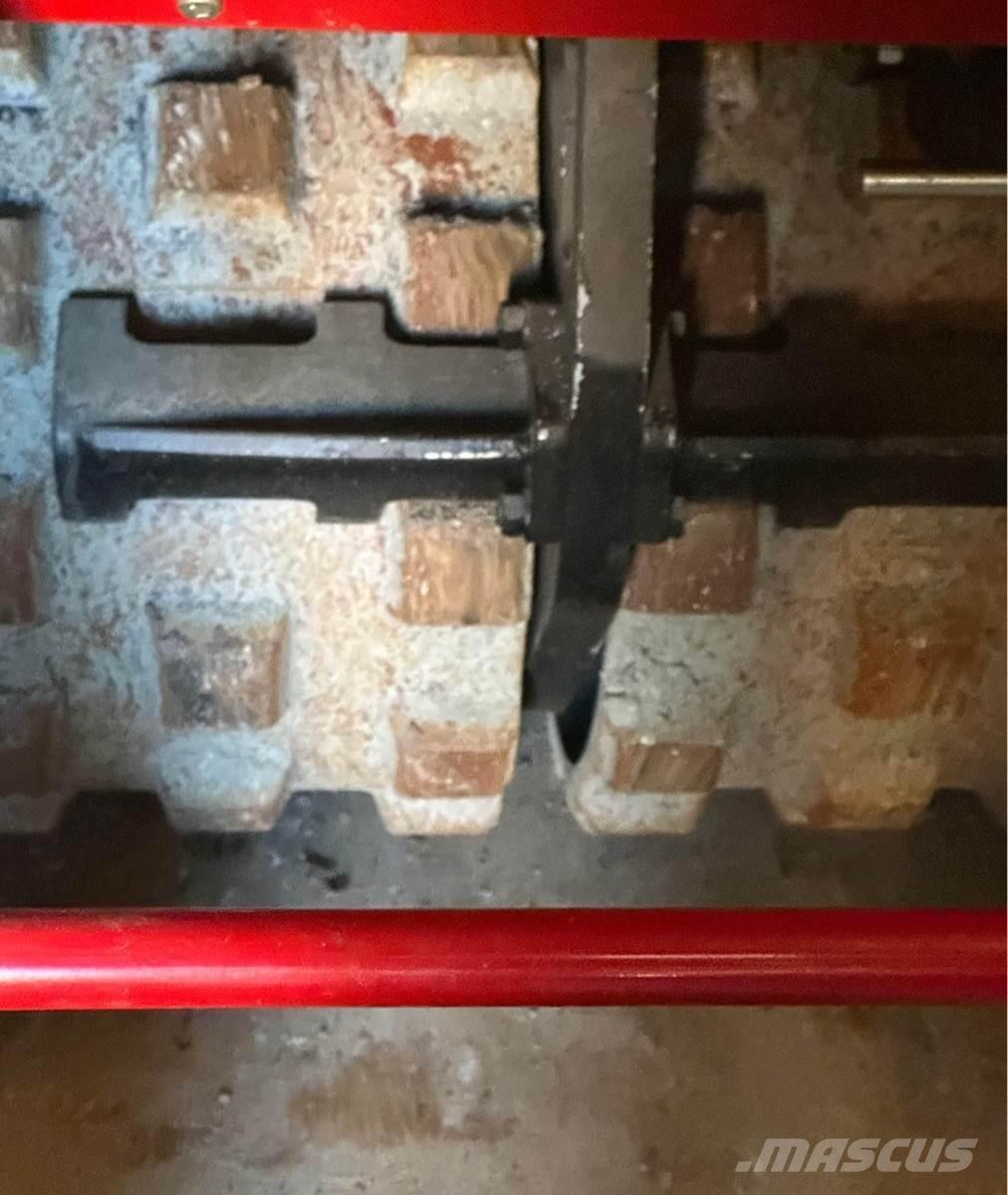  CP TR630 Vontatott vibrátoros hengerek