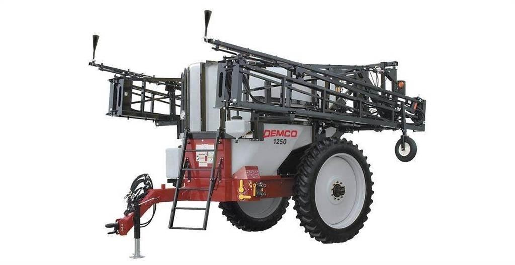 Demco 1250 Vontatott trágyaszórók