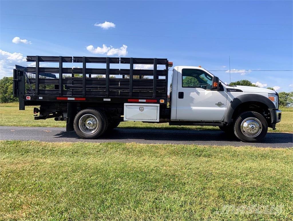 Ford 550 Állatszállító teherautók