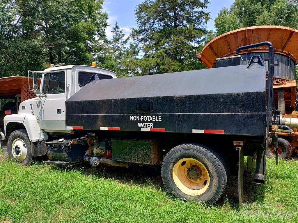 Ford 8000 Tartályos teherautók