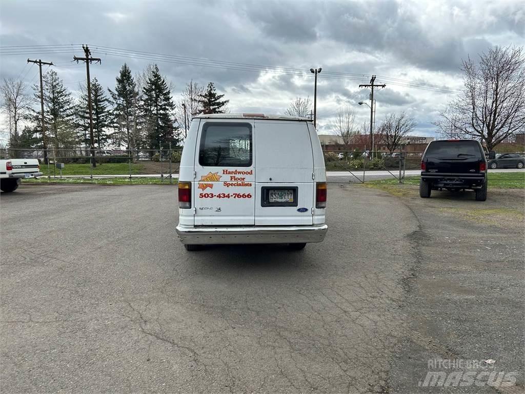 Ford E-250 Mini buszok