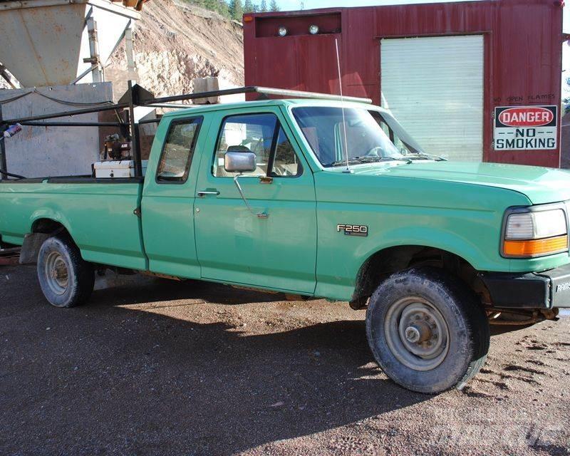 Ford F-250 Kis teherszállító/Platós kocsi