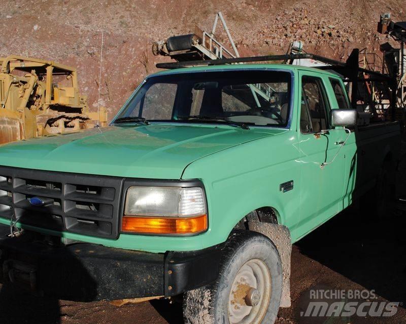 Ford F-250 Kis teherszállító/Platós kocsi