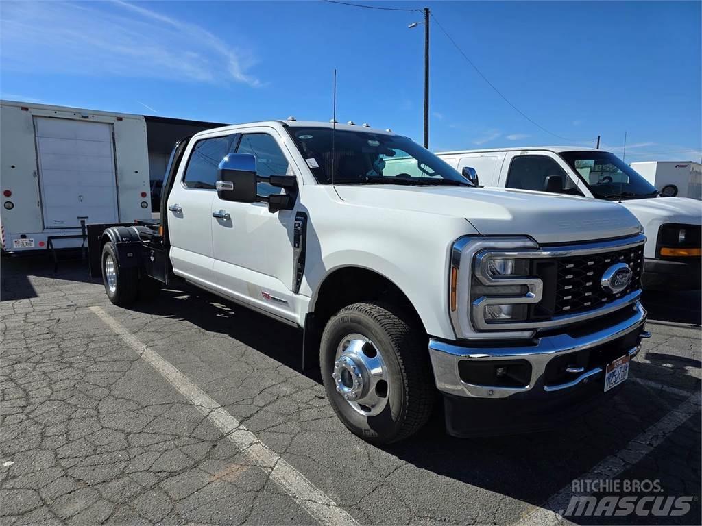 Ford F-350 Kis teherszállító/Platós kocsi