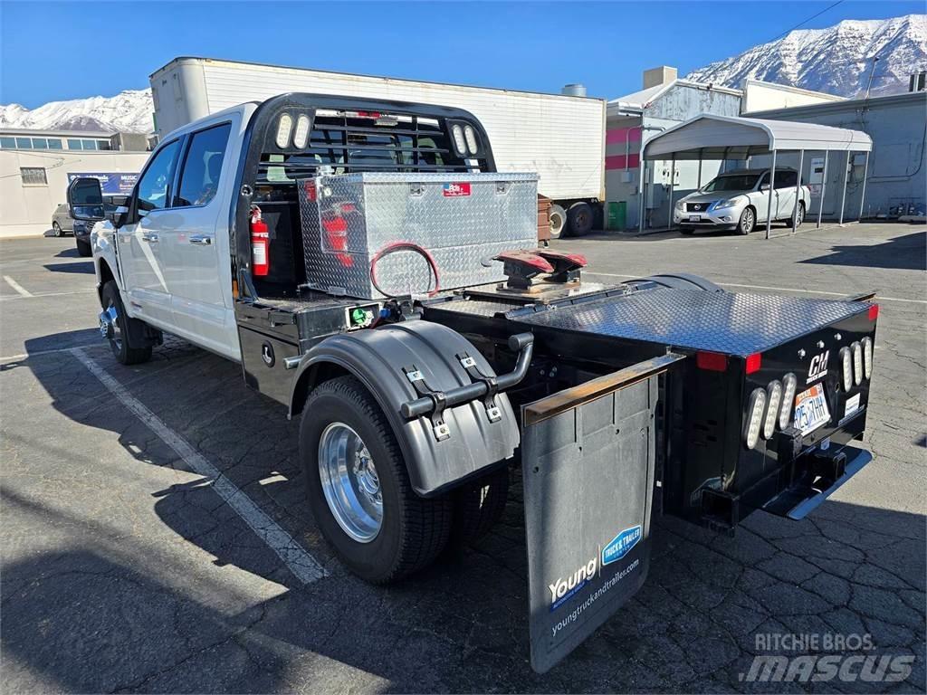 Ford F-350 Kis teherszállító/Platós kocsi