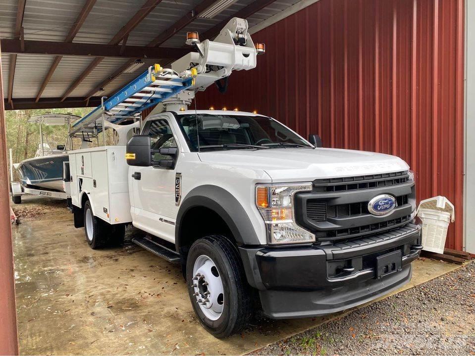 Ford F-450 Teherautóra szerelt emelők és állványok