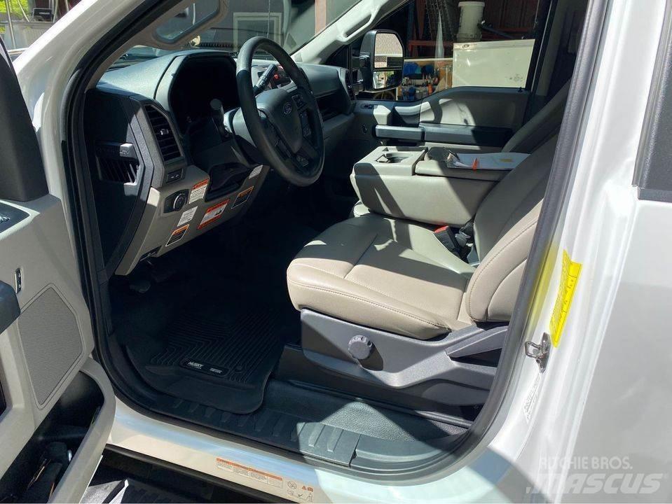 Ford F-450 Teherautóra szerelt emelők és állványok