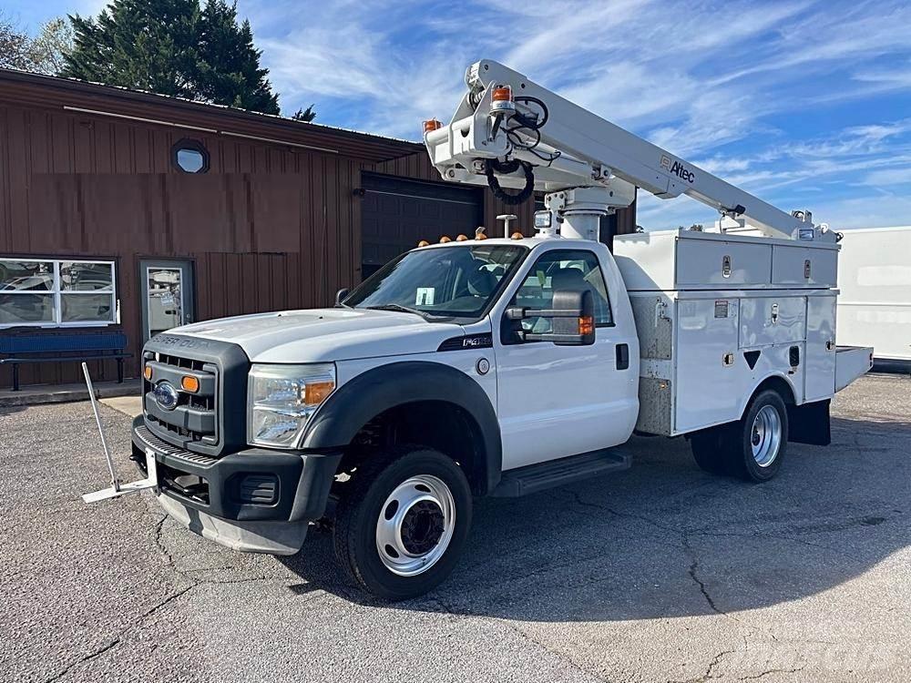 Ford F-450 Teherautóra szerelt emelők és állványok