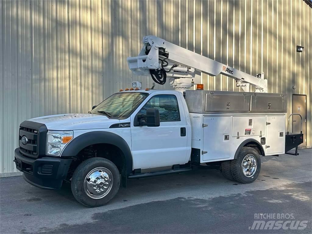 Ford F-450 Teherautóra szerelt emelők és állványok