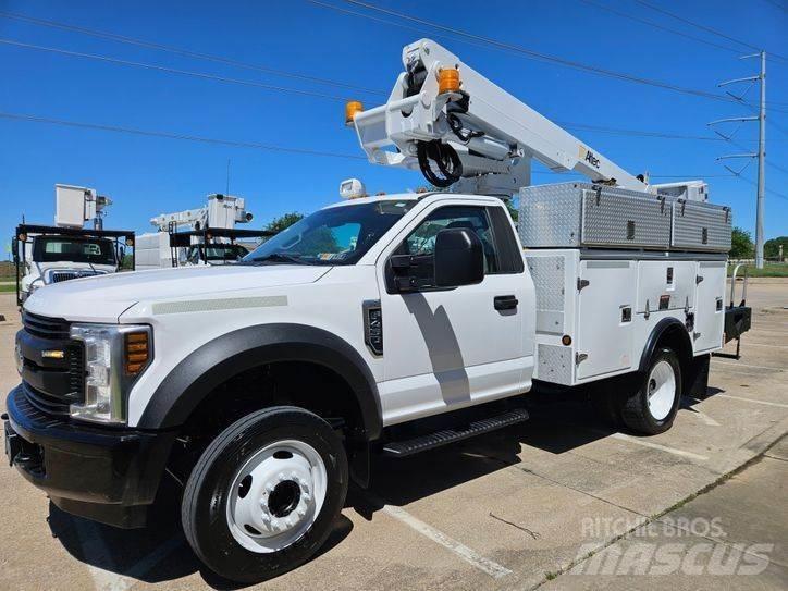 Ford F-450 Teherautóra szerelt emelők és állványok