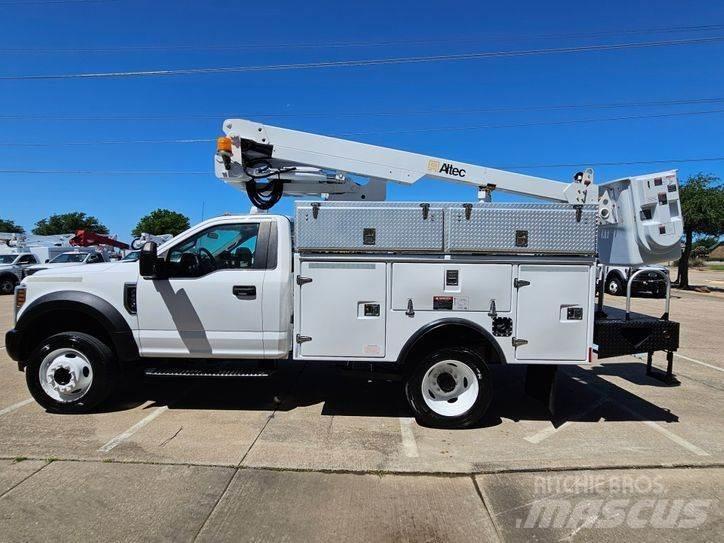 Ford F-450 Teherautóra szerelt emelők és állványok