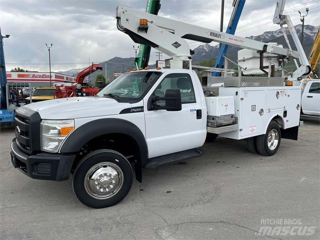 Ford F-450 Teherautóra szerelt emelők és állványok