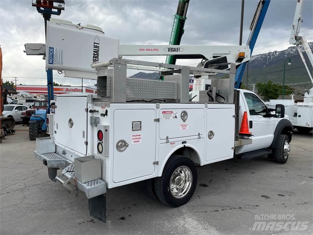 Ford F-450 Teherautóra szerelt emelők és állványok