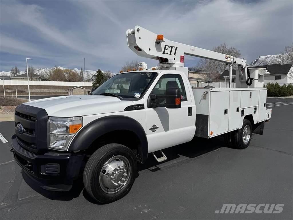 Ford F-450 Teherautóra szerelt emelők és állványok