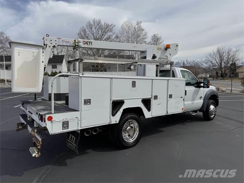 Ford F-450 Teherautóra szerelt emelők és állványok