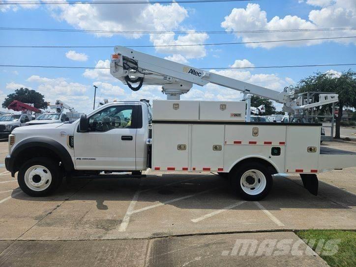 Ford F-450 Teherautóra szerelt emelők és állványok