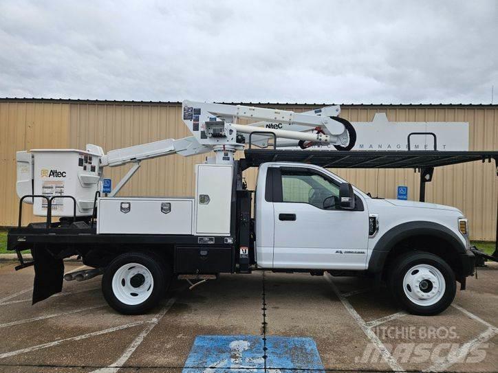 Ford F-550 Teherautóra szerelt emelők és állványok