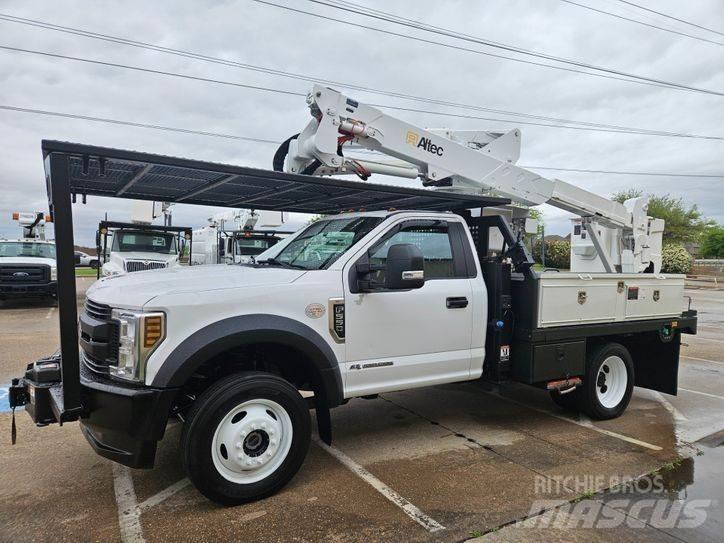 Ford F-550 Teherautóra szerelt emelők és állványok