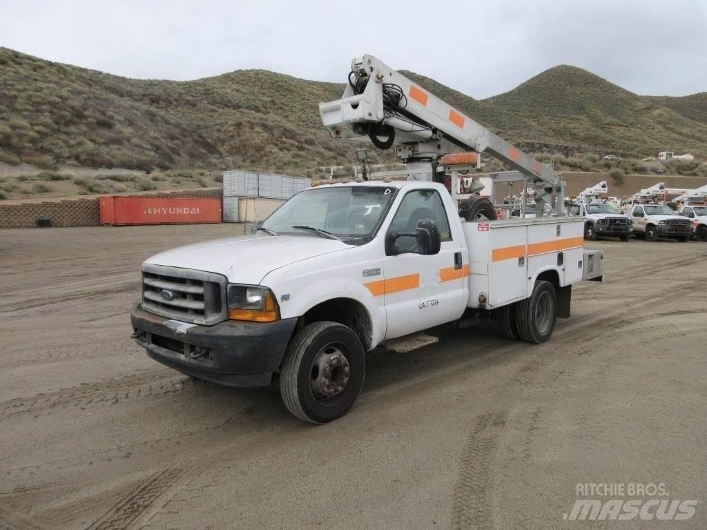 Ford F-550 Teherautóra szerelt emelők és állványok