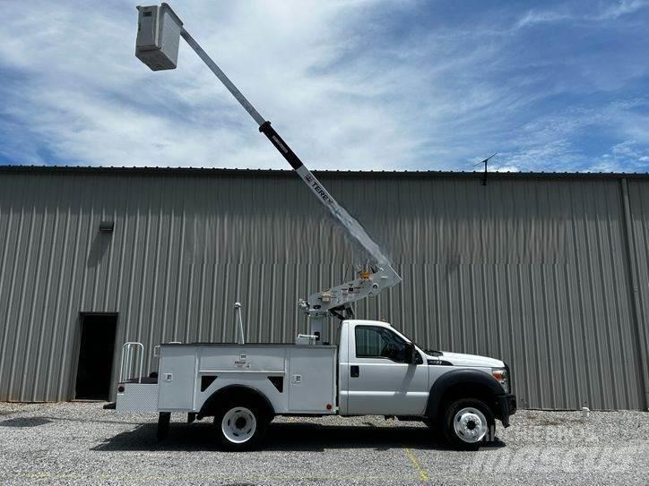 Ford F-550 Teherautóra szerelt emelők és állványok